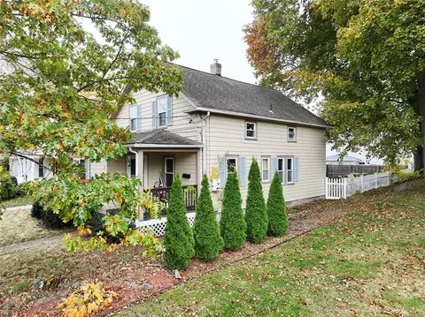 23 Middle St, Woonsocket, RI 02895