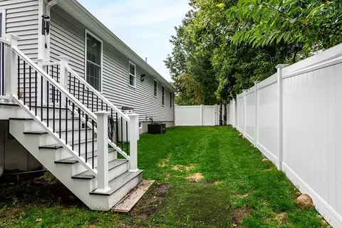 60 Fieldside Dr, Woonsocket, RI 02895 photo 25