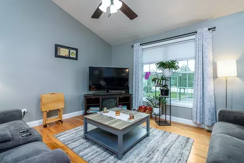 60 Fieldside Dr, Woonsocket, RI 02895 photo 8