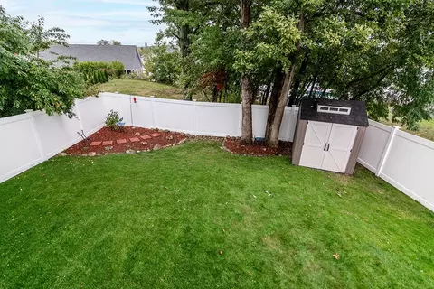 60 Fieldside Dr, Woonsocket, RI 02895 photo 27