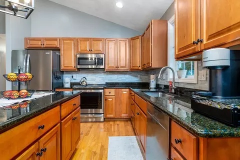60 Fieldside Dr, Woonsocket, RI 02895 photo 3