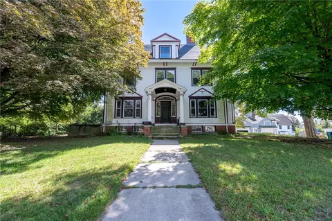 38 Oakley Rd, Woonsocket, RI 02895