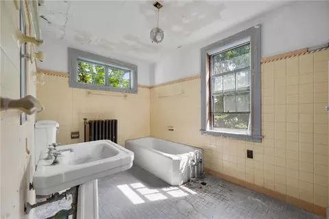 38 Oakley Rd, Woonsocket, RI 02895 photo 17
