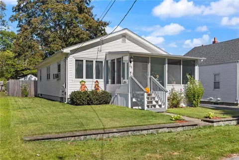 39 Vivian St, Woonsocket, RI 02895
