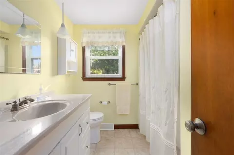 136 Sefton Ave, Warwick, RI 02889 photo 20