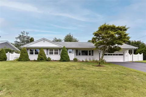 44 Crowfield Dr, Warwick, RI 02888