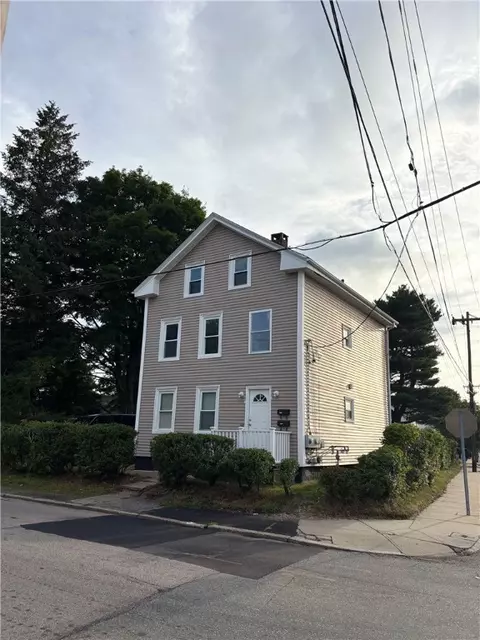 784 York Ave, Pawtucket, RI 02861