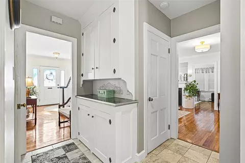 Entry Way - 124 Meadow Rd, Woonsocket, RI 02895 photo 7 of 8