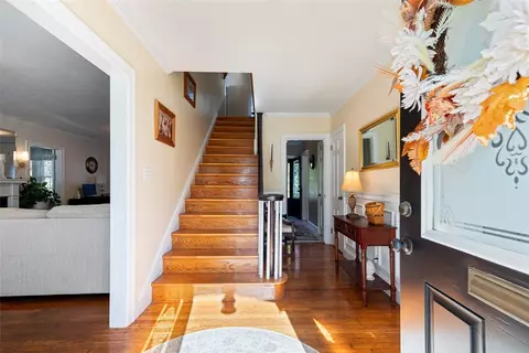 Entry Way - 124 Meadow Rd, Woonsocket, RI 02895 photo 6 of 8