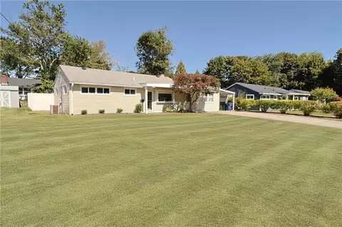 19 Independence Dr, Warwick, RI 02888