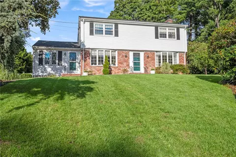 22 Gilbert Ct, Cumberland, RI 02864