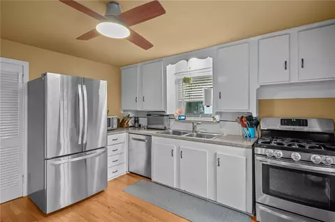 95 Roosevelt St, Warwick, RI 02888 photo 8