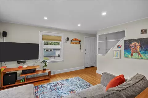 95 Roosevelt St, Warwick, RI 02888 photo 5
