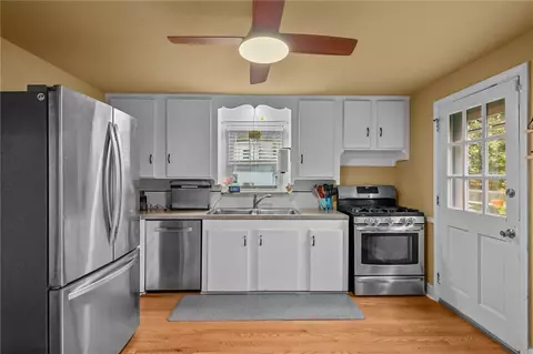 95 Roosevelt St, Warwick, RI 02888 photo 9