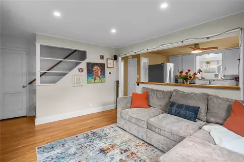 95 Roosevelt St, Warwick, RI 02888 photo 4