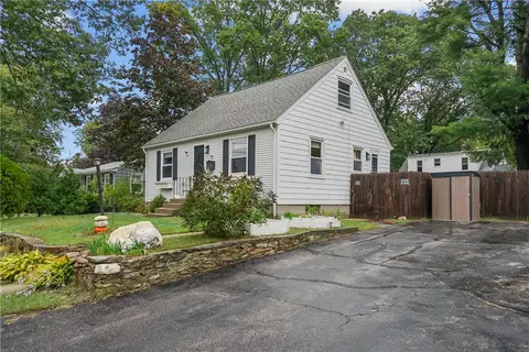 95 Roosevelt St, Warwick, RI 02888
