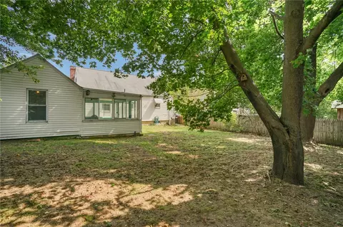 Exterior - 71 Macarthur Dr, Warwick, RI 02889 photo 7 of 8