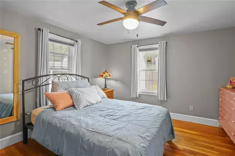 Bedroom - 71 Macarthur Dr, Warwick, RI 02889 photo 1 of 8