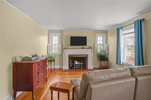 Living - 71 Macarthur Dr, Warwick, RI 02889 photo 2 of 3