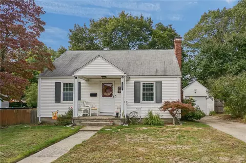 Exterior - 71 Macarthur Dr, Warwick, RI 02889 photo 2 of 8