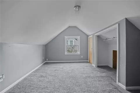 Bedroom - 71 Macarthur Dr, Warwick, RI 02889 photo 5 of 8