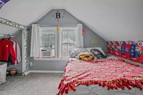 Bedroom - 71 Macarthur Dr, Warwick, RI 02889 photo 7 of 8