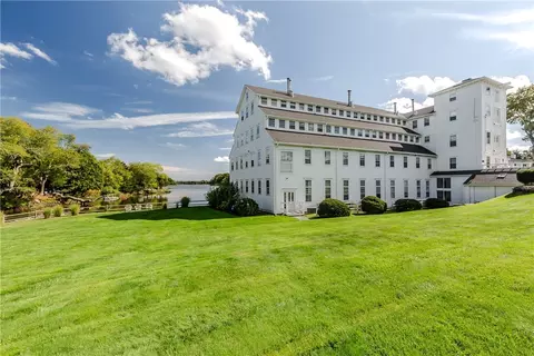 40 Web Ave #18, North Kingstown, RI 02852