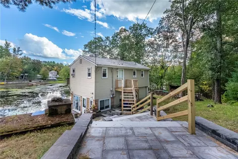 3 Deer Run Trl, Smithfield, RI 02917