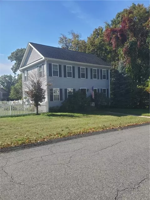6 Streamview Dr, Cumberland, RI 02864