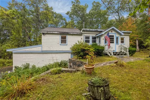 1091 Snake Hill Rd, Glocester, RI 02857