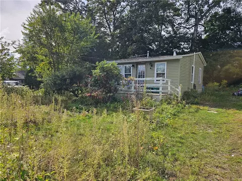 35 Steere Rd, Glocester, RI 02814