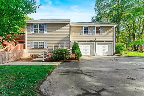42 Golden View Dr, Johnston, RI 02919