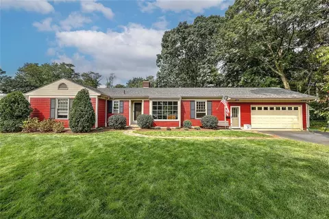 6 Plymouth Dr, Barrington, RI 02806