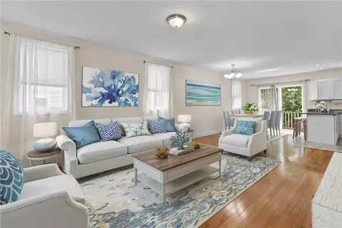 32 Seafare Ln, Portsmouth, RI 02871