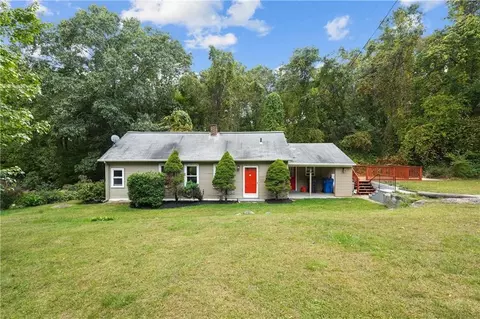 135 Lippitt Ave, Cranston, RI 02921