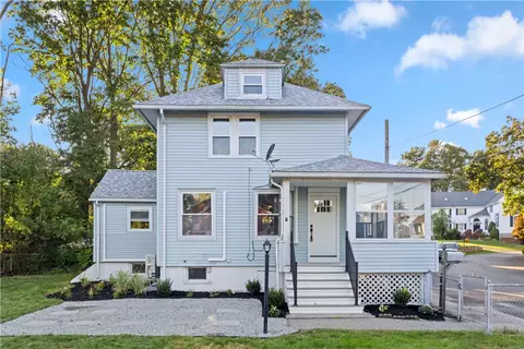 28 Manchester St, Warwick, RI 02888