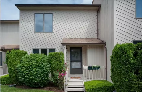 77 Kristee Cir, West Warwick, RI 02893
