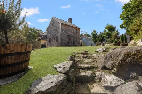 16 Tanyard Ln, Glocester, RI 02814