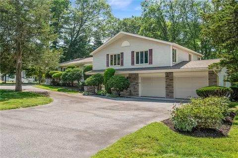 1 Rocky Crest Rd, Cumberland, RI 02864
