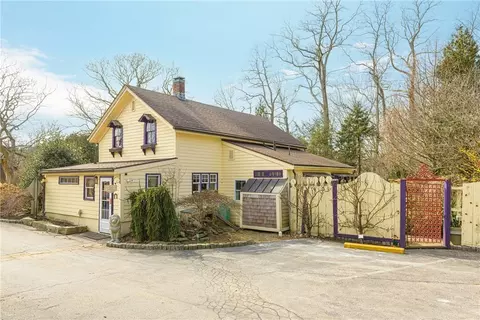 711 Union St, Portsmouth, RI 02871