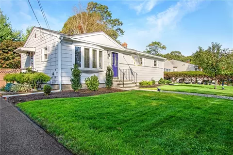 73 Custer St, Warwick, RI 02889