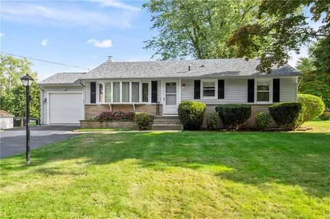 8 Meeting House Rd, Lincoln, RI 02865