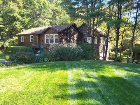 6 Tall Timbers Dr, Richmond, RI 02832