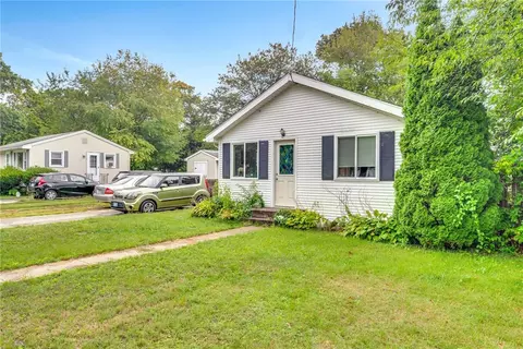 86 Lane 5 Ave, Warwick, RI 02888