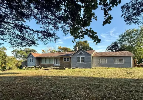 8 Campion Ave, Tiverton, RI 02878