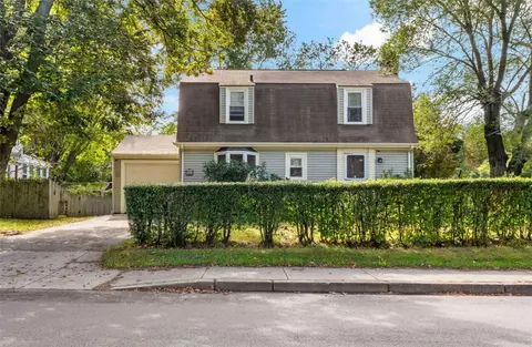 114 Maple Ave, Middletown, RI 02842