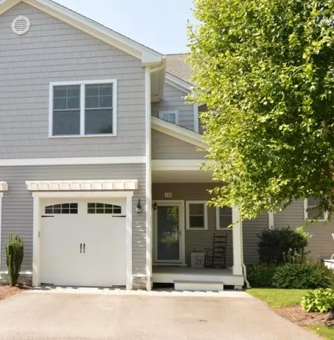 1 Desiree Ct #B, Smithfield, RI 02917