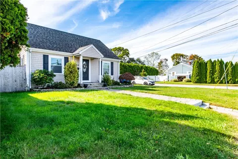 409 Metacom Ave, Bristol, RI 02809