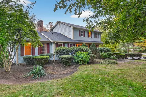 1 Elizabeth Ann Dr, Johnston, RI 02919