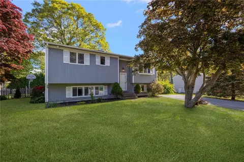 80 Old Pine Rd, Narragansett, RI 02882